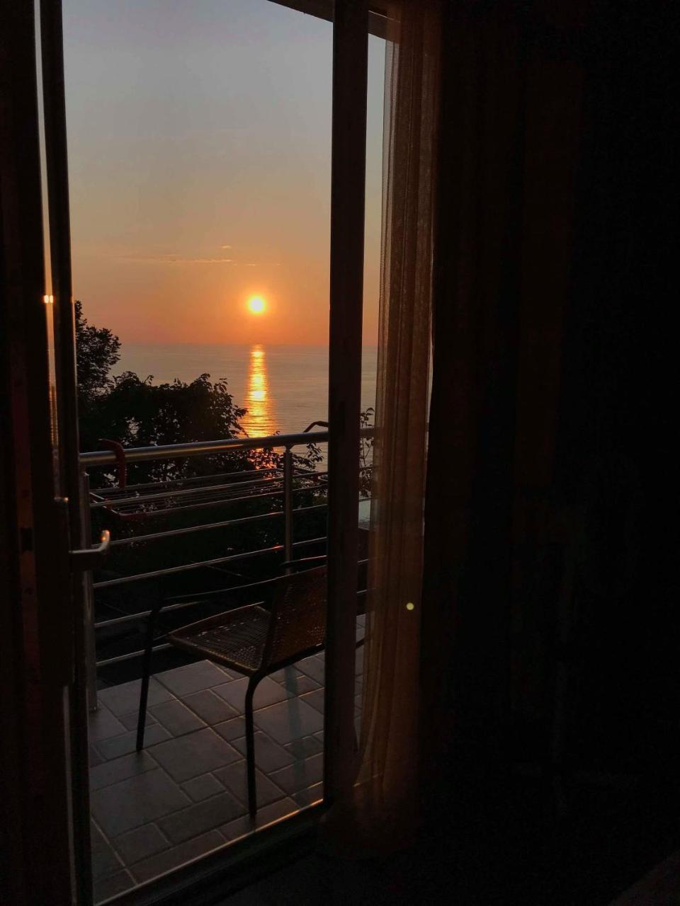 Albatross Kvariati Guest House Zewnętrze zdjęcie